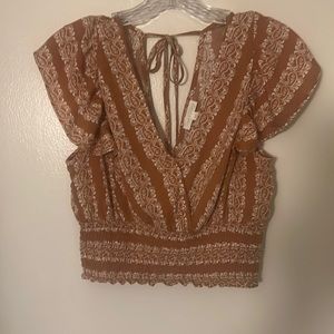 Ruffled summer blouse with scrunched waist.